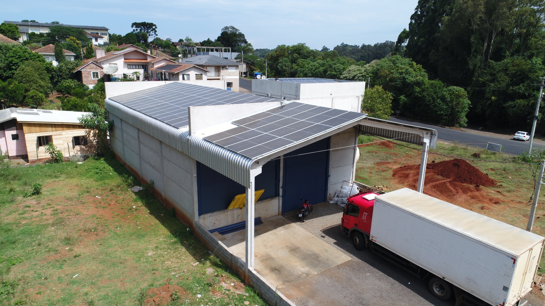 Pavilhão com cobertura solar